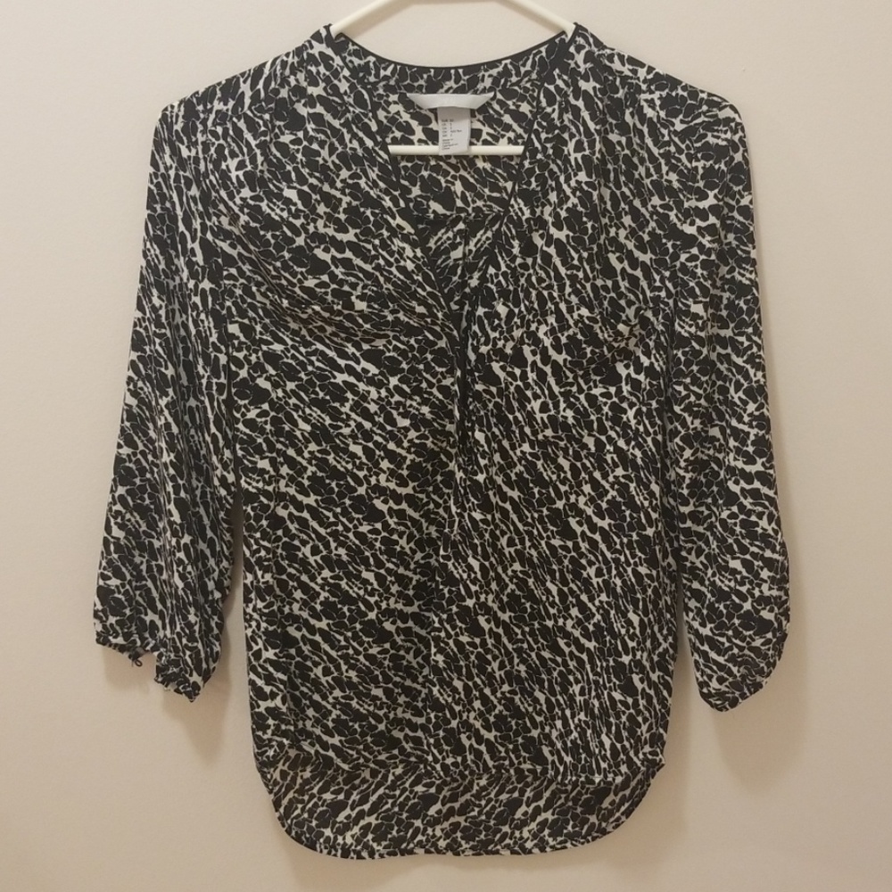 H&M Black and white print blouse